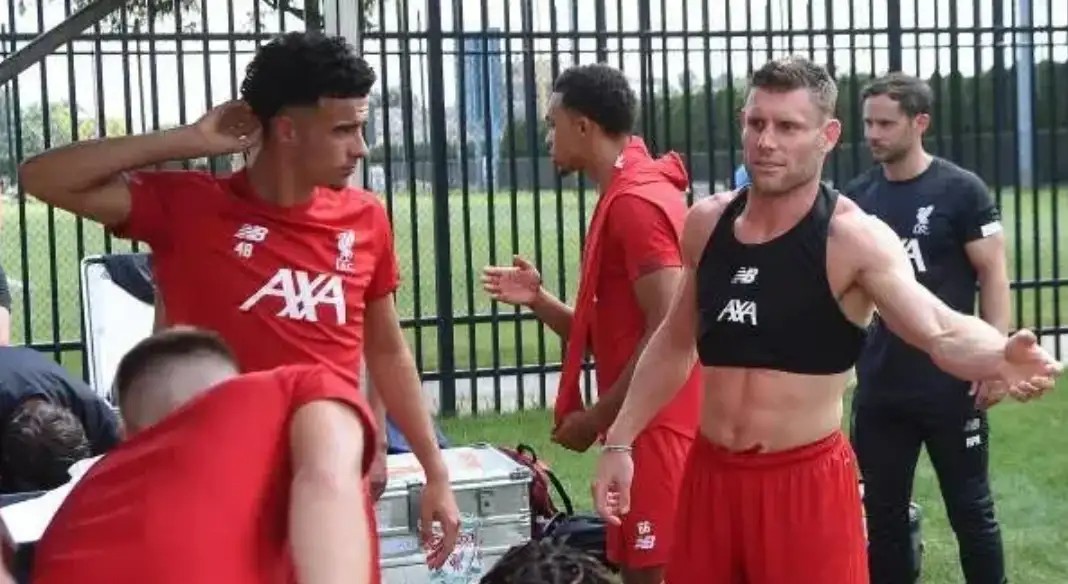 致敬联赛最后一尊大恐龙，他的球员生涯是半部英超历史